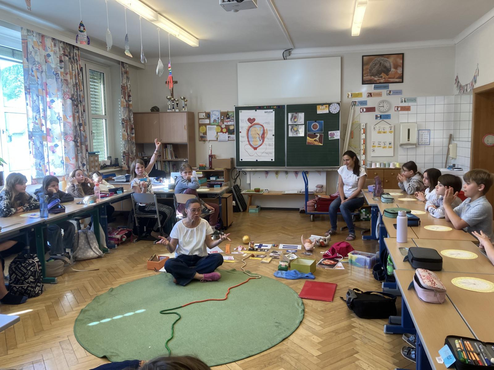 Hebammenbesuch in den 4. Klassen